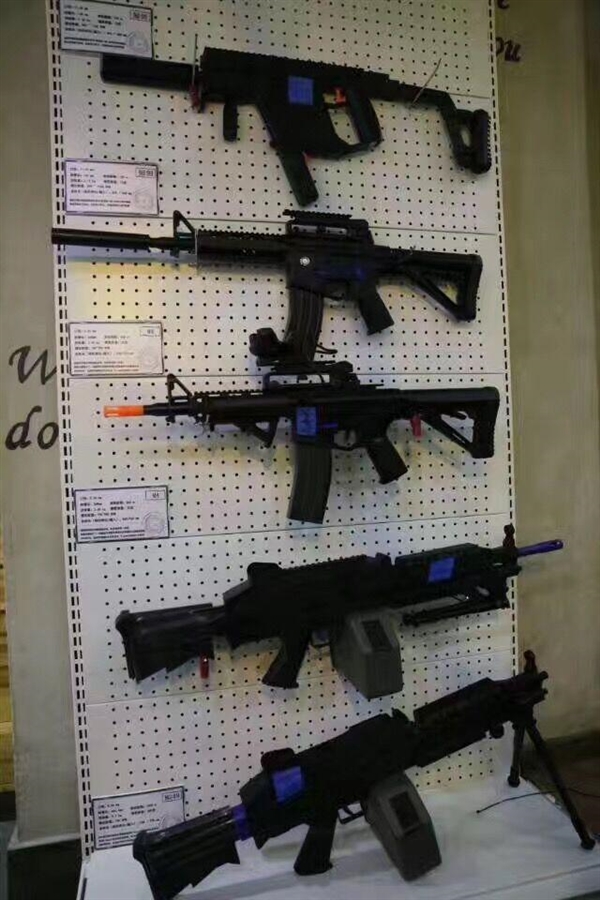 重庆首家VR网吧现身 高度还原游戏世界|网吧|游