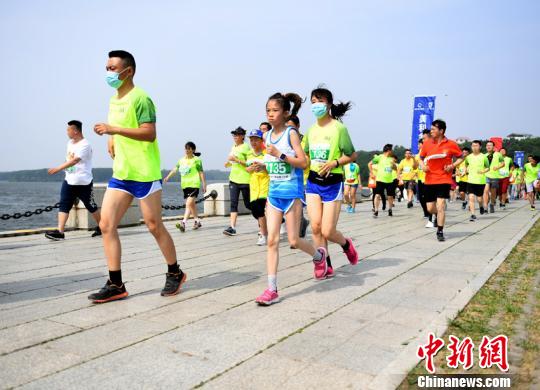 选手在比赛中的精彩表现。 张瑶 摄