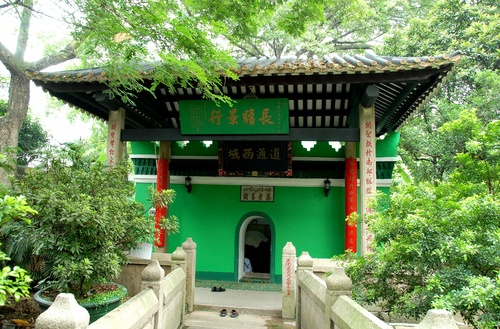 宛葛素墓,即清真先贤古墓。