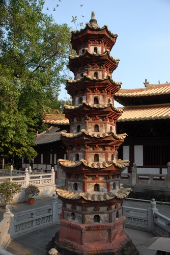 光孝寺瘗发塔。