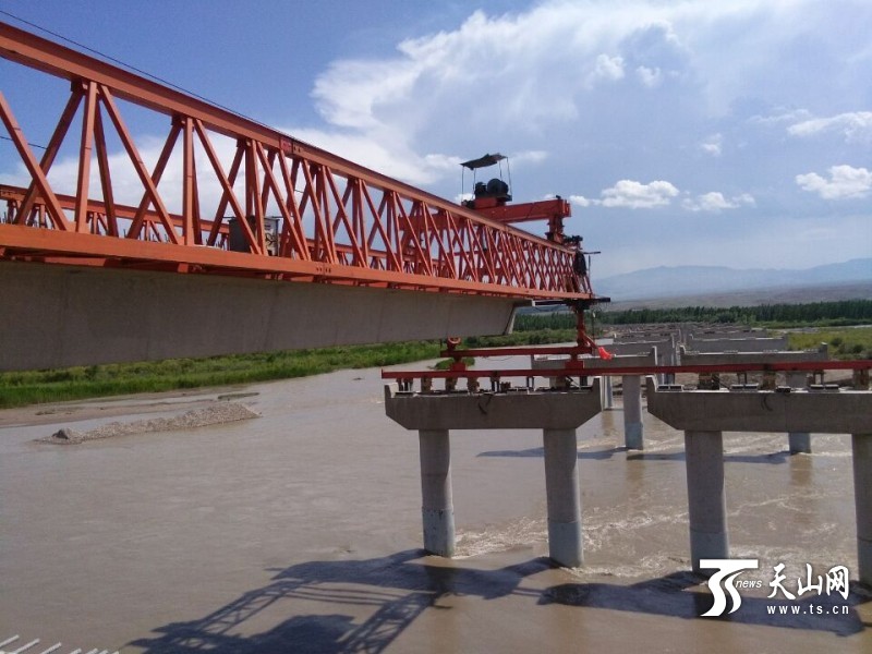 伊犁河上游建1117米跨河特大桥|伊犁河|巩乃斯