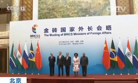 金砖国家经济总量占全世界经济的比例达(2)