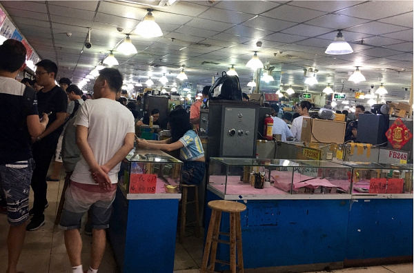 华强北折叠:学手机维修行业衰退 学费数千上万