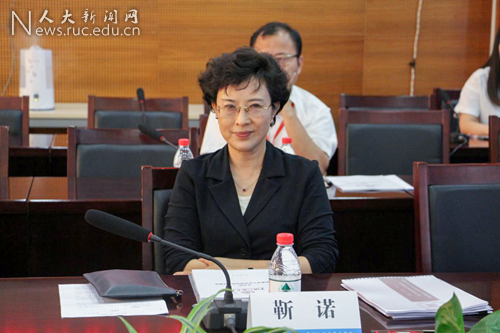 靳诺书记一行到法学院评估考察本科教学工作|