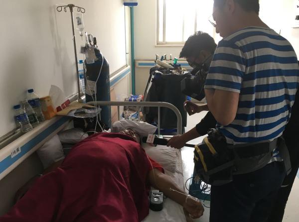 在云南省第一人民医院接受治疗的一名伤者。