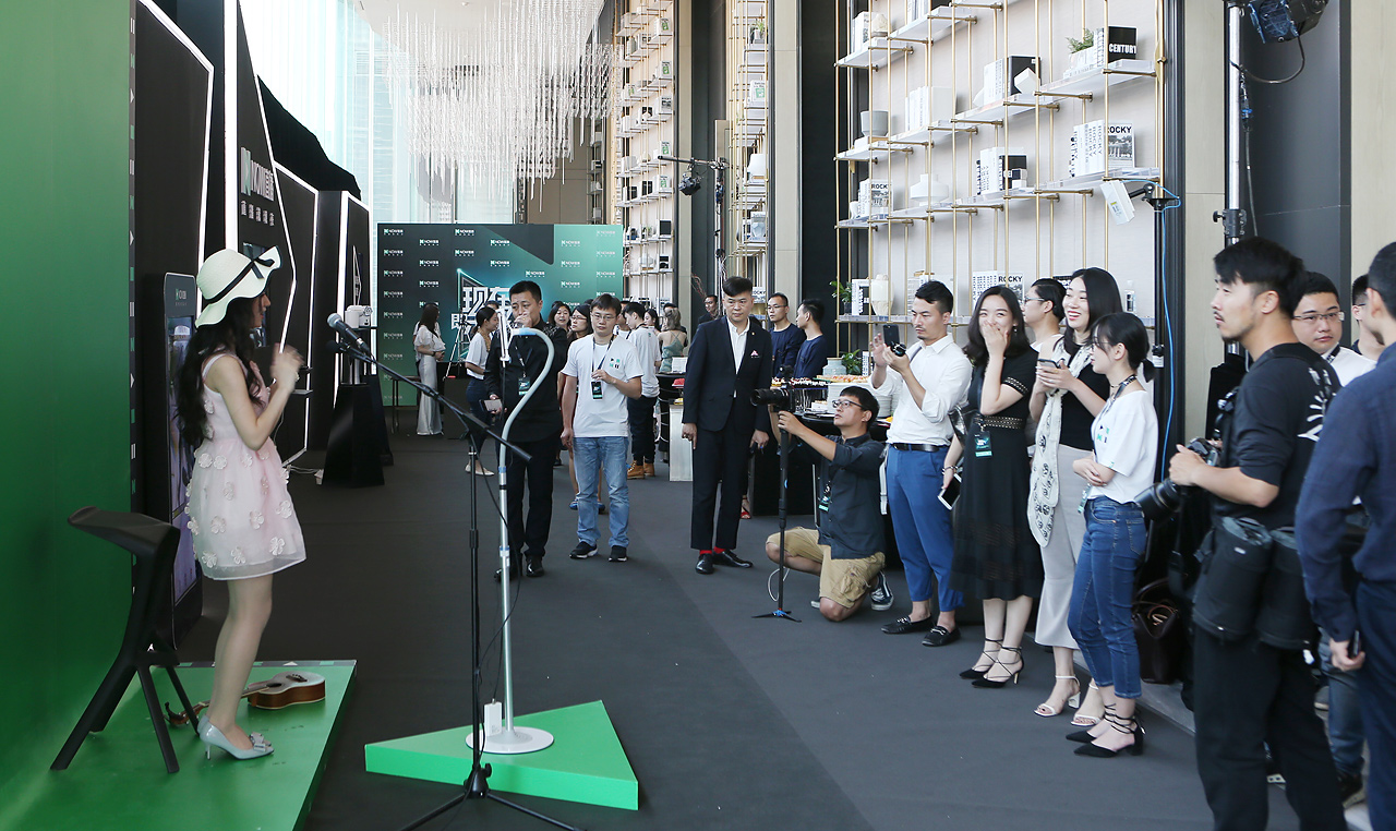 直播平台造星竞赛:网红离艺人还有多远?|主播|音乐|明星_新浪财经_新浪网