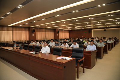 学校召开中层干部大会 通报选人用人工作专项