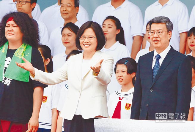  台湾地区领导人蔡英文（中）。（图片来源：台湾《中时电子报》）