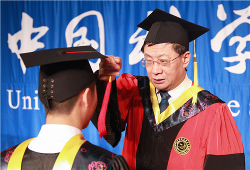 中国科大举行2017届研究生毕业典礼暨学位着