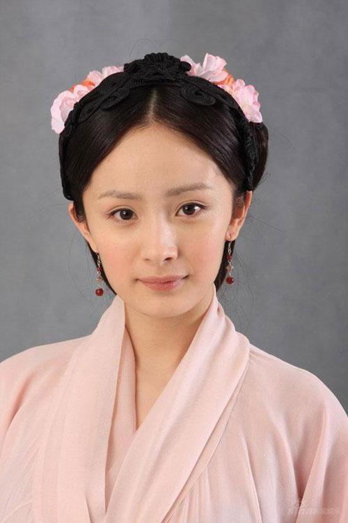 2009年,在古装宫斗剧《美人心计》中饰演冷艳高傲且武功高强的丫鬟莫
