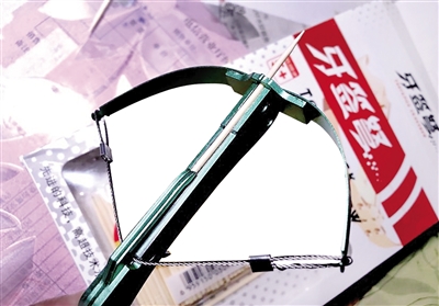 主城学校周边未见牙签弩 朝天门仍有商铺销售