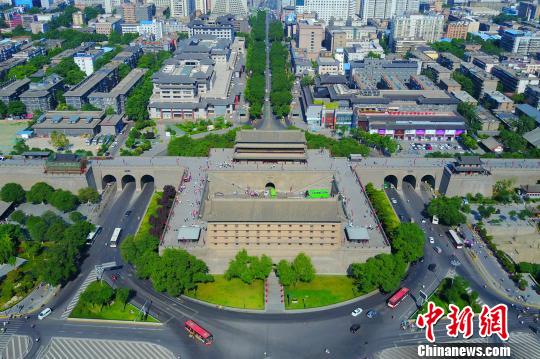 “重走昭君路”活动首站陕西西安 周星亮 摄