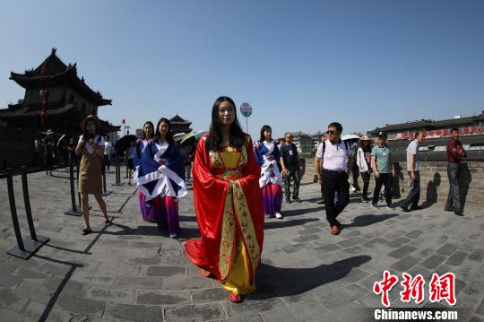 “昭君”抵达首站西安 蔡亮 摄