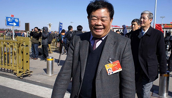 2015年3月，中国政协十二届三次会议在北京开幕。曹德旺走入会场。图片来源：视觉中国
