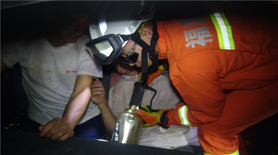 山路深夜车祸  厦门消防速救