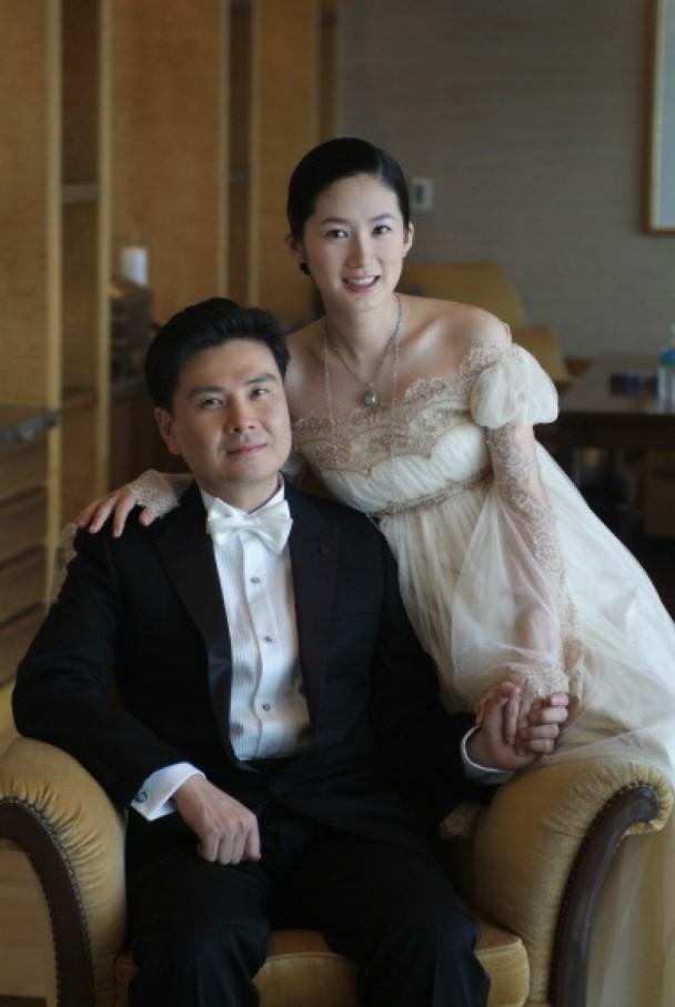 沈银河：韩国最有气质女星嫁入豪门12年，表面幸福却因压力服药送院