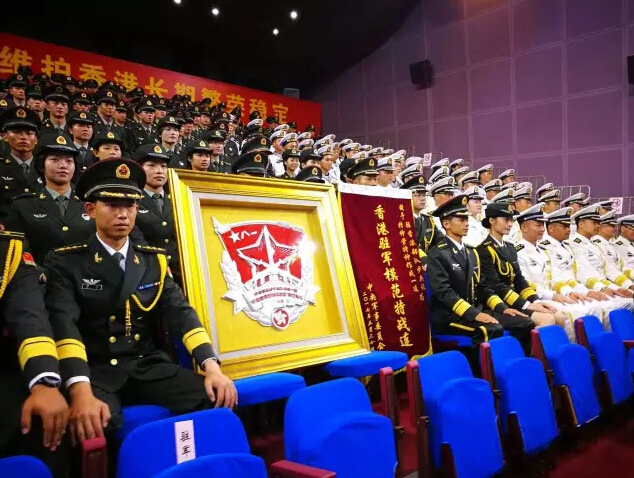 我军驻港部队特种作战连有多牛 1粒大米上能穿