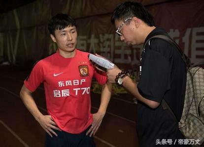 郑龙顶薪加盟中甲的武汉卓尔?球迷:赶紧走,别