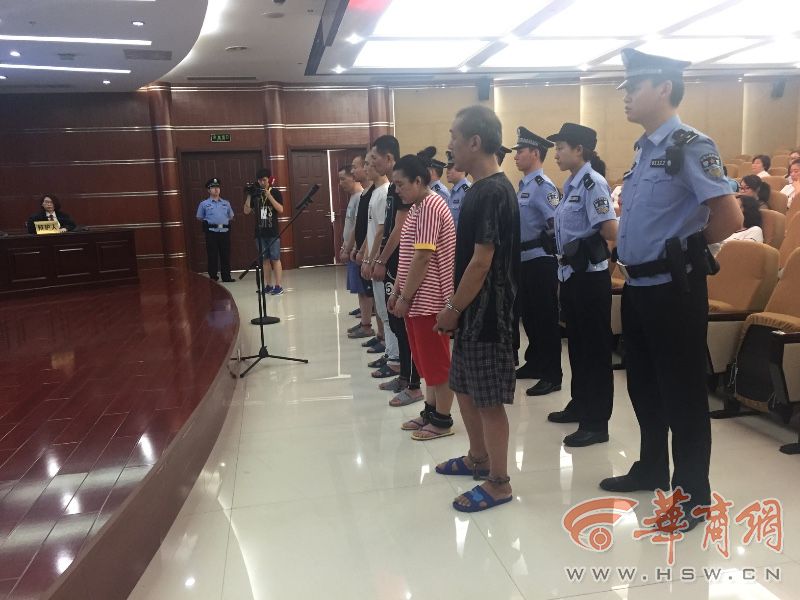 吸毒者在李家村被抓后约毒贩交易 杯盖夹层藏冰毒