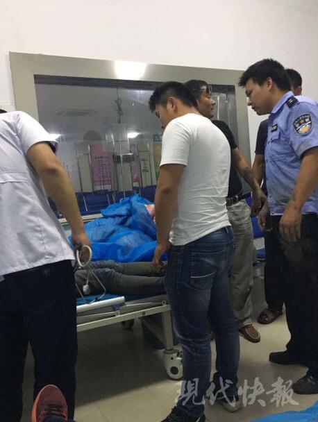 18岁少女网恋遭阻跳百米宽大河 他们从漩涡中