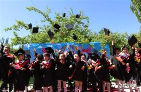 新疆乌恰县康苏镇双语幼儿园举办快乐 感恩 飞