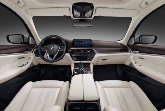 全新BMW 5系Li起步价44万，小号7系让E级和A6L颤抖！