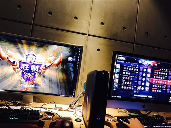 外星人主机:东北最牛网吧!16元1小时全是“外星人”主机