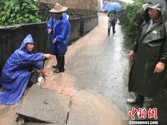 暴雨压境 浙江遂昌16970余人受灾(组图)