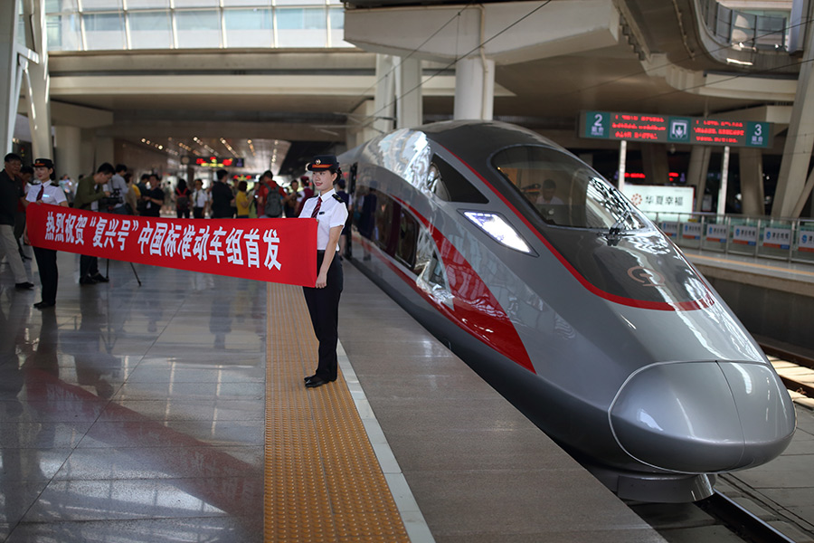 中国标准动车组复兴号在京沪高铁正式双向首