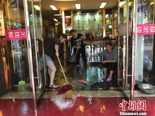 暴雨侵袭浙江钱塘江流域暴发建国后第二大洪水