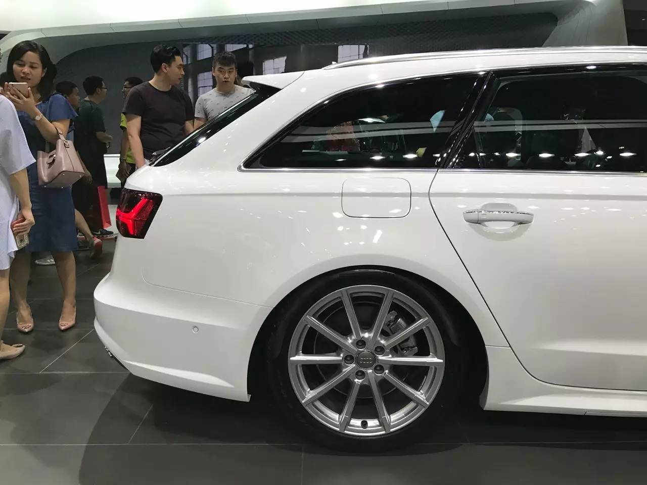 这款“买菜车”标价近50万,我为何不觉得贵?