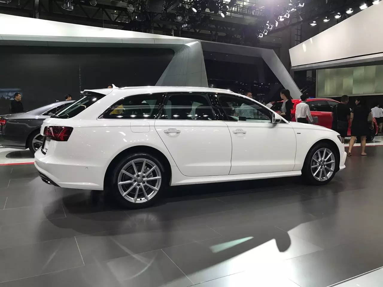 这款“买菜车”标价近50万,我为何不觉得贵?