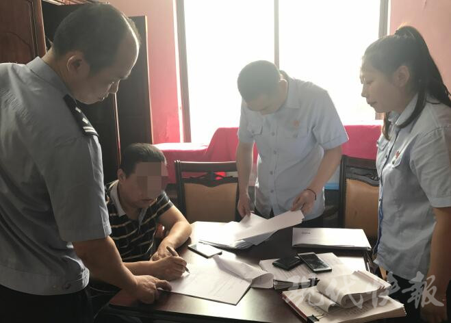 博物馆藏品价值上亿 馆长却因债务危机沦为老