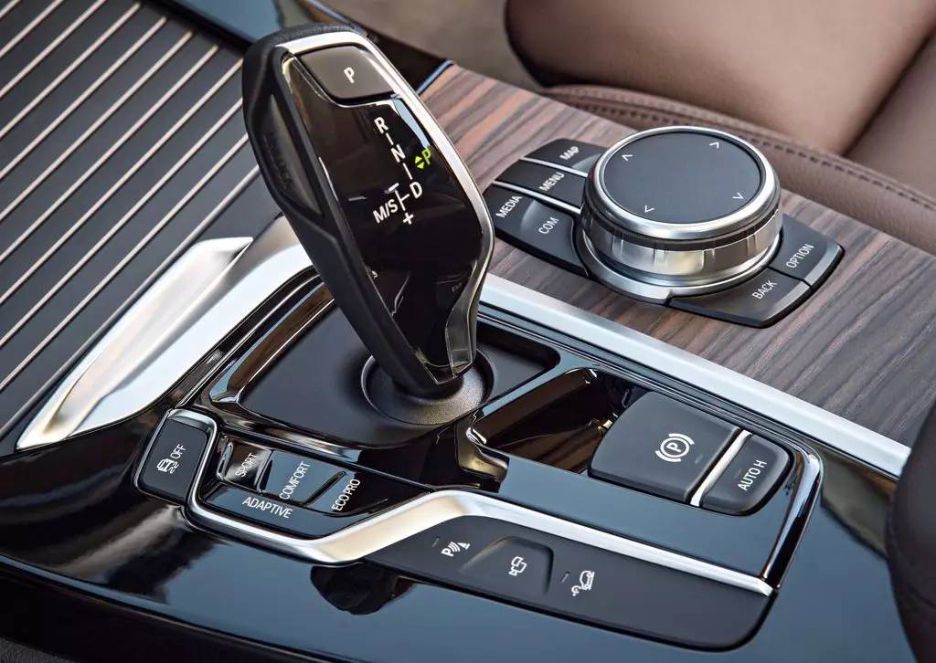 面对都将加长的宝马X3和奥迪Q5,你会选择?