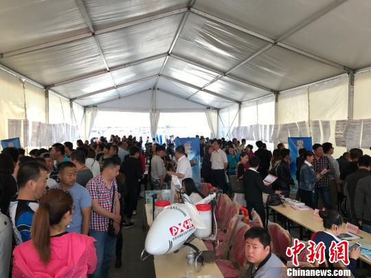沈阳启动巡回人才市场 送岗到家送求职者到企