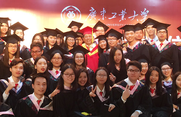 毕业礼临别赠言 广工校长:人与人之间差别最小