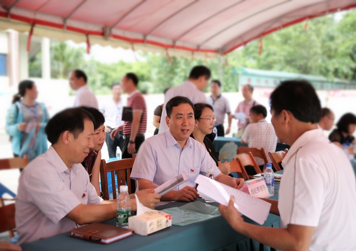 北海市纪检监察机关开展公开大接访活动