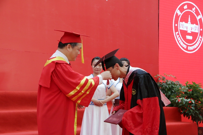  4、甘肃大学毕业证图片: 谁看看兰州大学毕业证照片