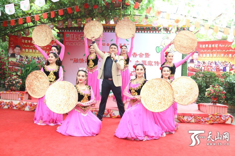 库车县举办砥砺奋进的五年·杏福故事系列活