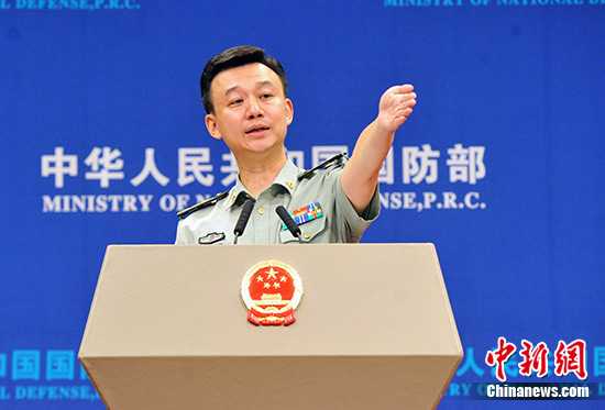 资料图：中国国防部新闻发言人吴谦。 中新社记者 宋吉河 摄