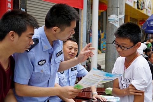 酉阳:丁市镇多部门联合开展禁毒防毒知识宣传