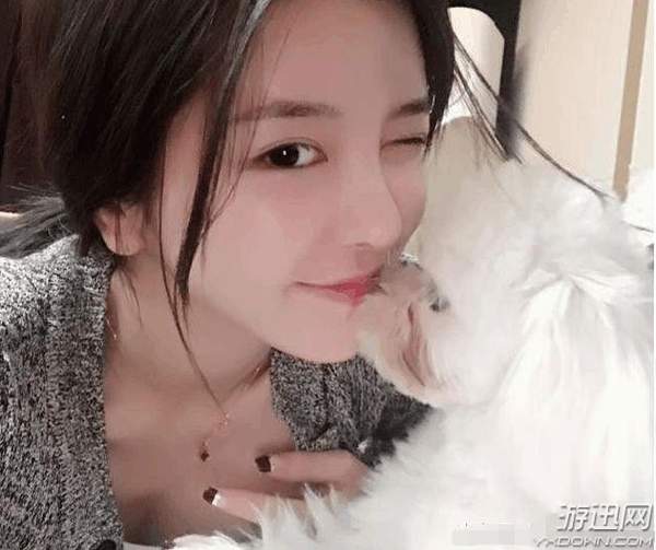 主播阿冷周入百万完爆冯提莫 强势夺走斗鱼一