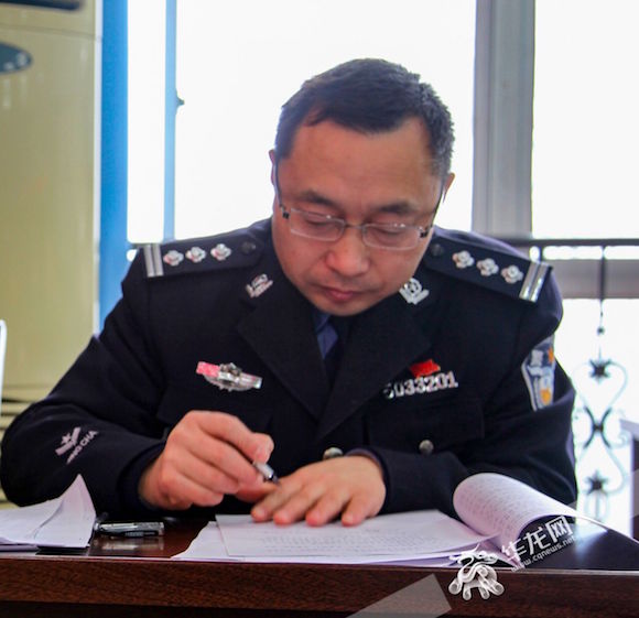 西山坪的移动大队长走了 他最后的背影留在去