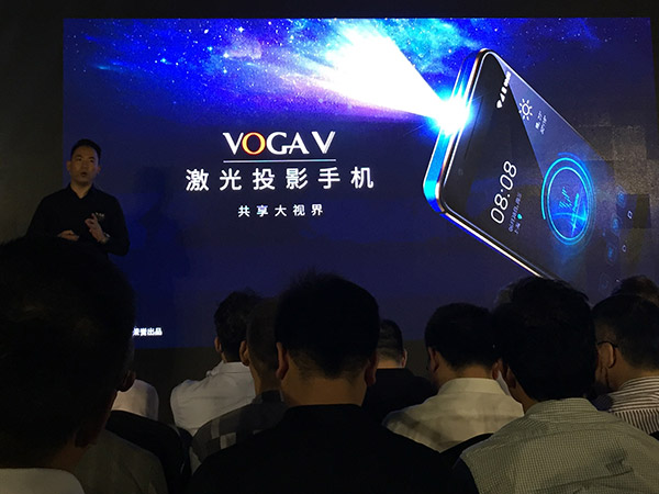 共享手机屏幕 VOGA发布首款激光投影手机|手