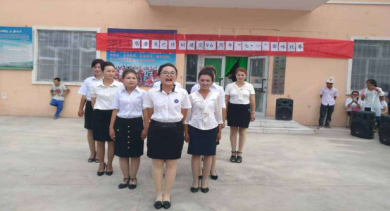 坦铁列克乡居鲁克巴什村举行建党周年七一歌