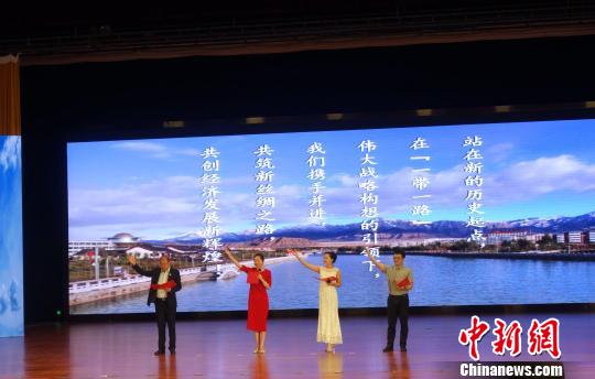 图为浙商代表发布《德令哈宣言》。 孙睿 摄