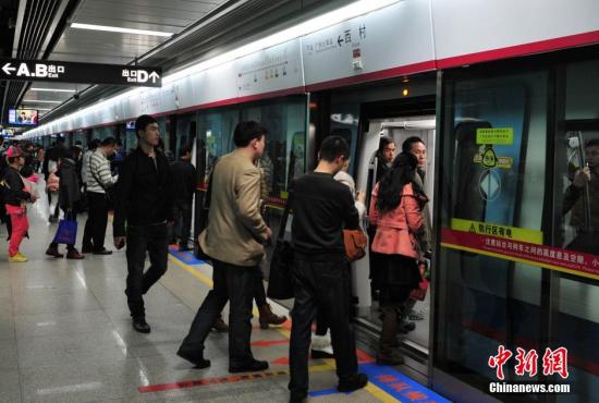 资料图:广州地铁。<a target=\'_blank\' href=\'http://www.chinanews.com/\'>中新社</a>发 陈骥旻 摄