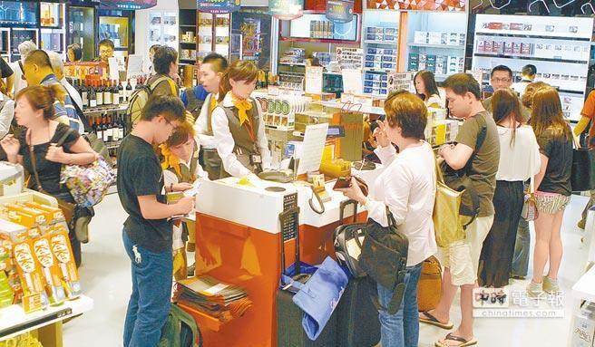 免税店是大陆游客的消费重点。（图片来源：台湾《中时电子报》）