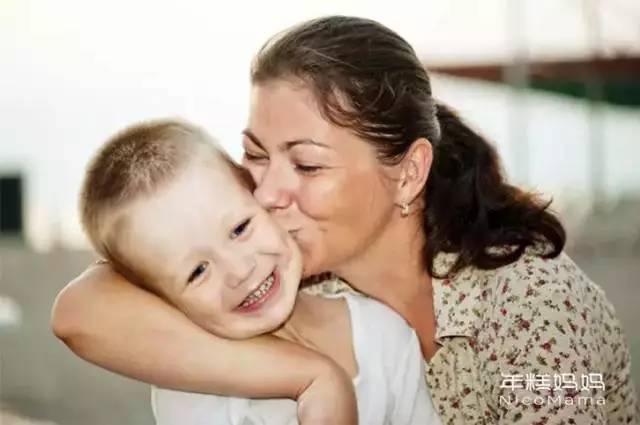 为什么我能放心把孩子交给保姆?这8位妈妈说