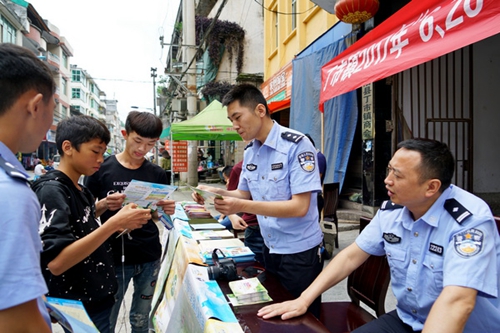 酉阳:丁市镇多部门联合开展禁毒防毒知识宣传